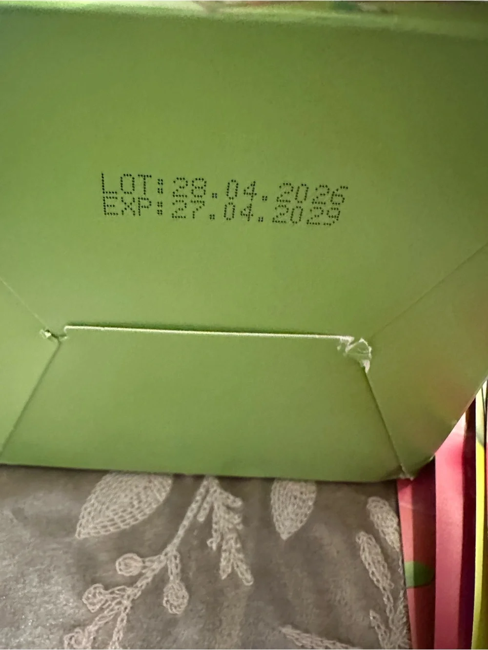 Aqua Women’s Skincare Mask Pack — Green Box with Pink Sachets